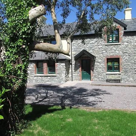 Lakeview Courtyard *