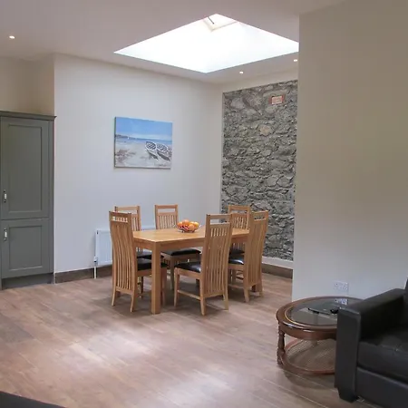Lakeview Courtyard Holiday home *