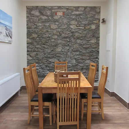 Lakeview Courtyard * Killarney